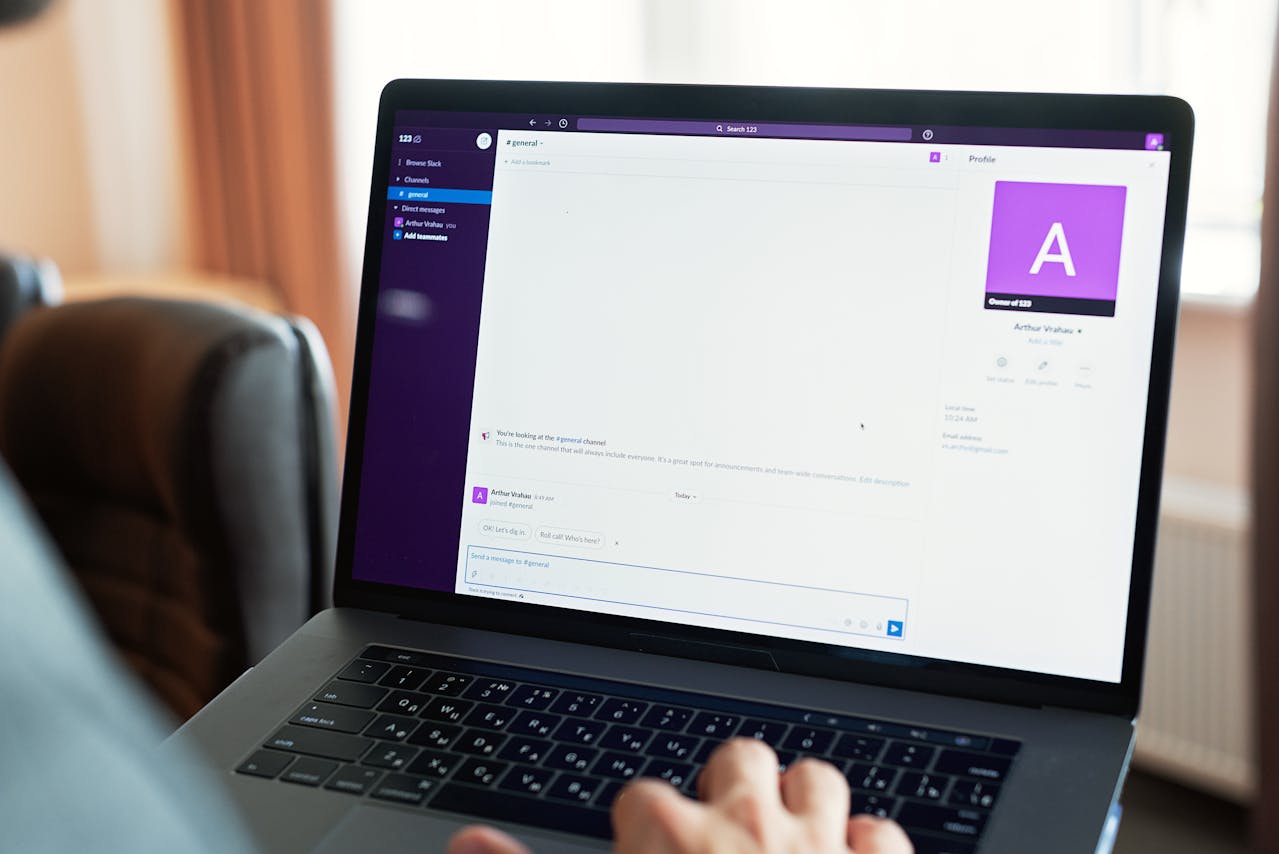Bootstrap 5响应式框架：栅格系统与组件库实战教程